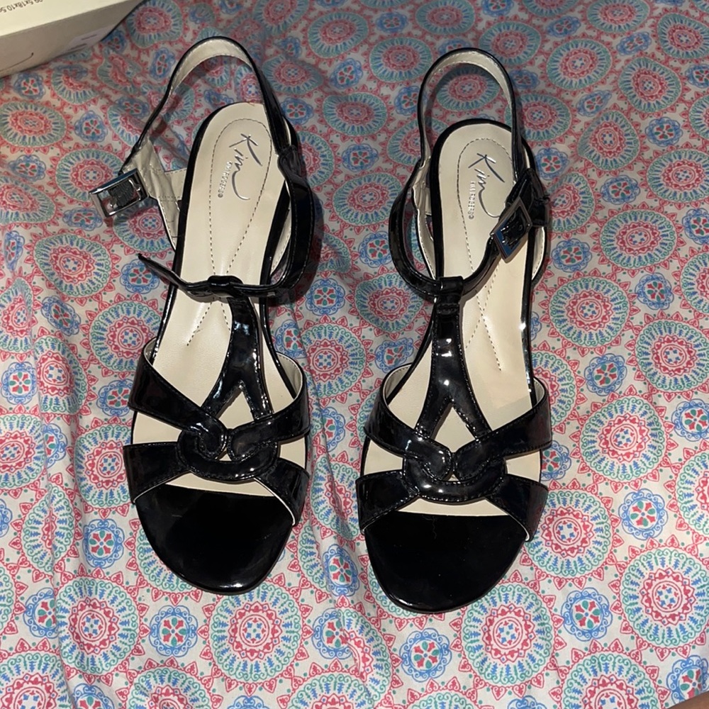 Black short wedge heels